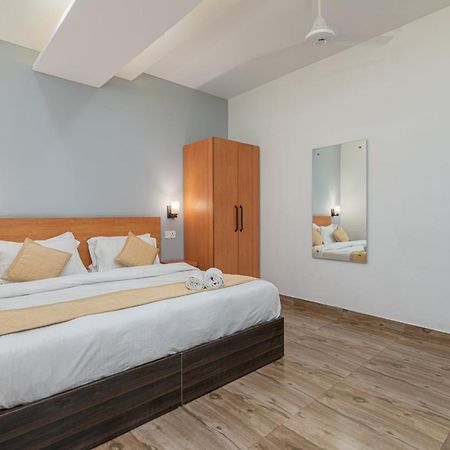 Hotel De Luxe Basai Road Gurgaon Exterior photo