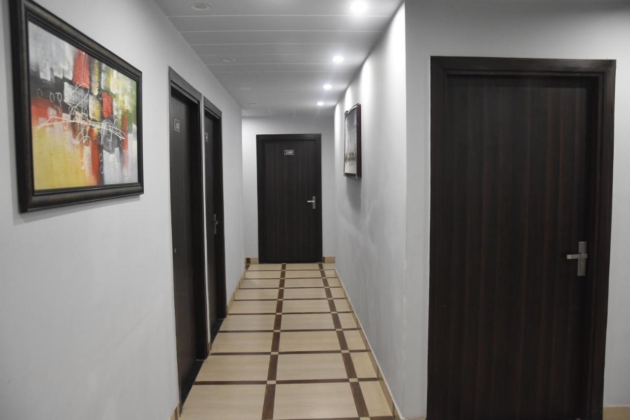 Hotel De Luxe Basai Road Gurgaon Exterior photo