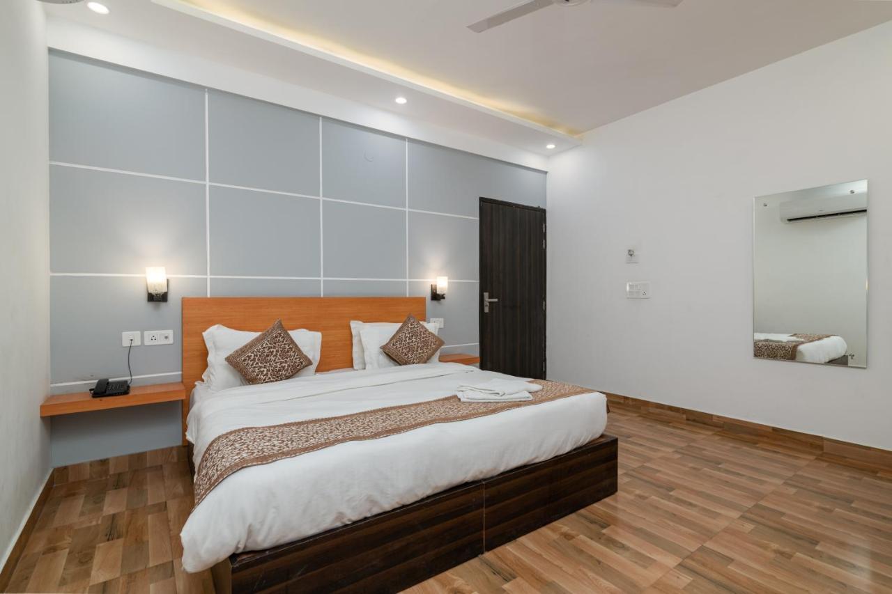 Hotel De Luxe Basai Road Gurgaon Exterior photo