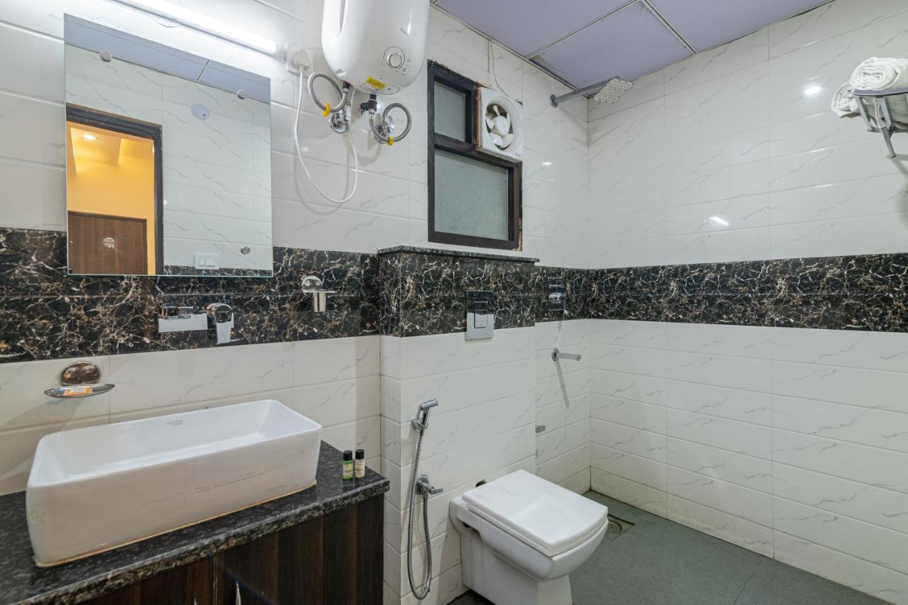 Hotel De Luxe Basai Road Gurgaon Exterior photo