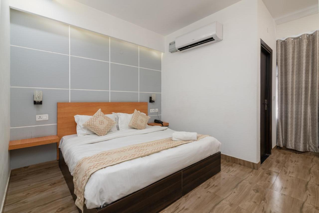 Hotel De Luxe Basai Road Gurgaon Exterior photo